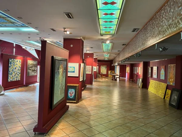 Shitet ambient biznesi ne shitje ne qender te Tirnaes, 400m2