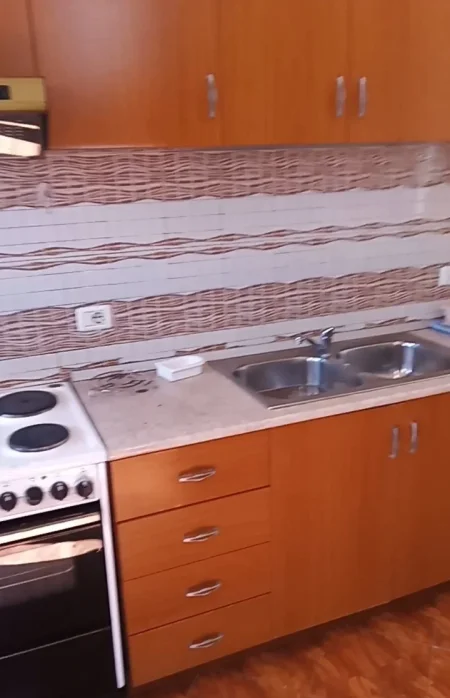 Garzoniere,23.000 lek,Pran Mbikalimit te Selites