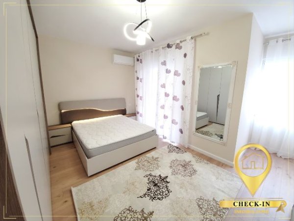 Shitet apartament 2+1+2 i mobiluar tek Komuna e Parisit