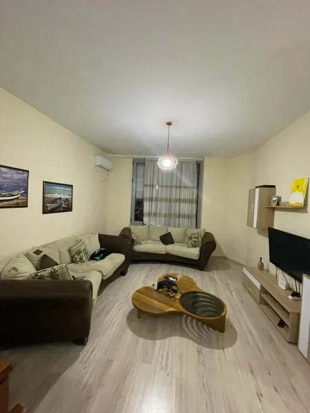 JEPET ME QIRA APARTAMENT 2 + 1 PRANE MATERNITETIT TE RI !