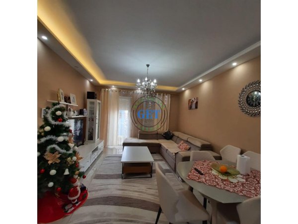 Shitet Apartament 2+1,Qender, Durres