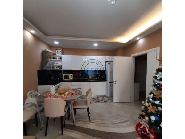 Shitet Apartament 2+1,Qender, Durres