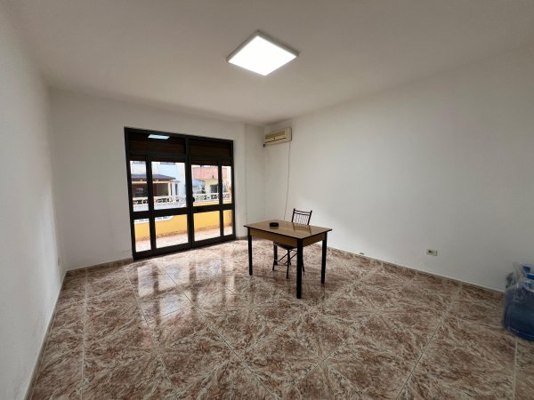 Qira Apartament 4+1, “Pazari i Ri”, Tiranë.