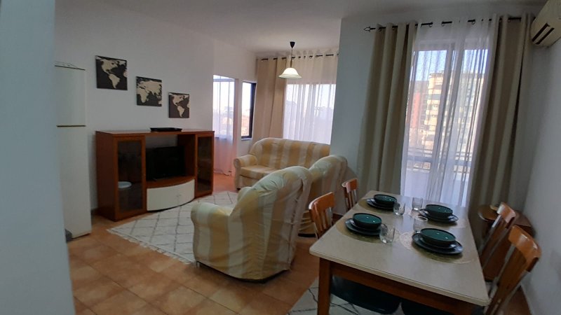 Apartament me Qera , perballë gjykatës te rrethit Tirane , super pamje nga lana 1+1
