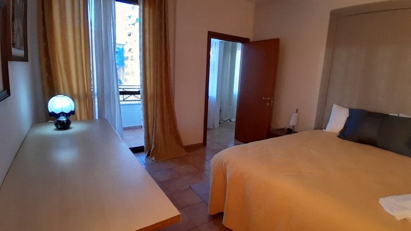 Apartament me Qera , perballë gjykatës te rrethit Tirane , super pamje nga lana 1+1