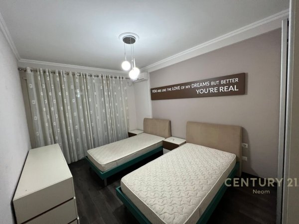 BULEVARDI I RI, JEPET ME QIRA APARTAMENT 1+1!!