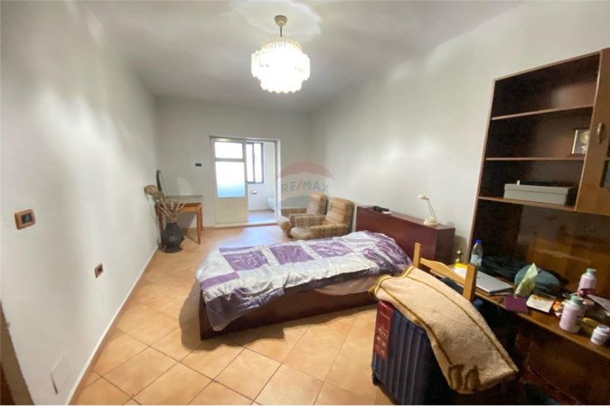 Shitet apartament 3+1 ne qender, 199,850€