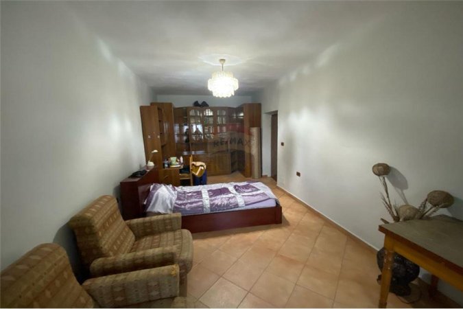 Shitet apartament 3+1 ne qender, 199,850€