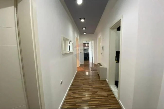 Jepet me qera apartament 2+1 ne Bllok, 1200€