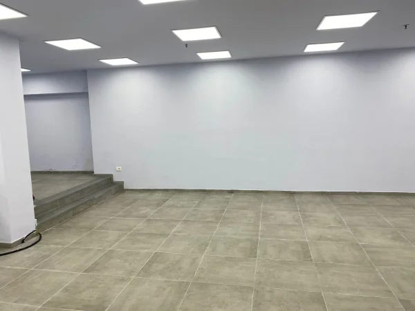 Ambient Biznesi /Zyre Me Qera Tek Rruga E Elbasanit (ID BZ2255) Tirane.