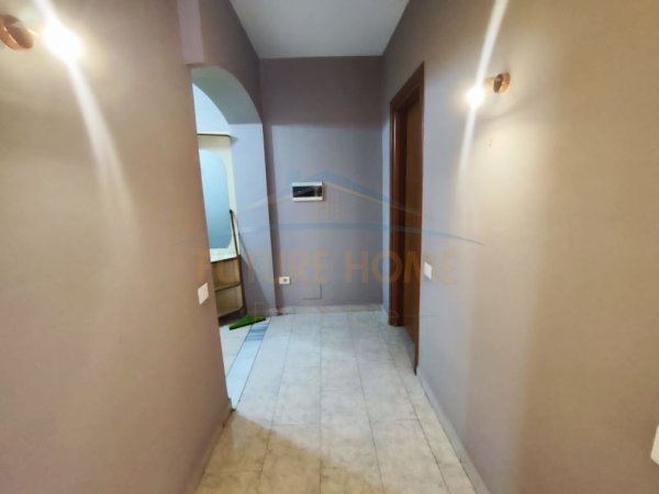 Shitet Apartament 2+1, Rruga e Barrikadave,Tiranë.