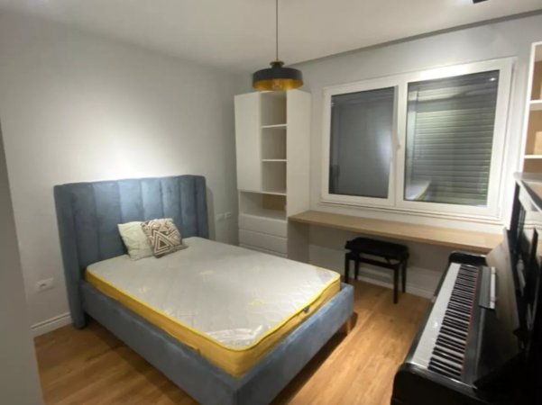 Apartament 3+2+2 garderoba me pamje nga Kopshti Botanik