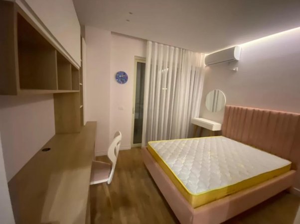 Apartament 3+2+2 garderoba me pamje nga Kopshti Botanik