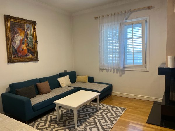 Qera Apartament ( Spitali American 2 ) 600 euro