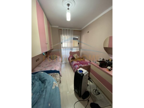 Shitet, Apartament 2+1, Unaza e Re, Tiranë UNA37590