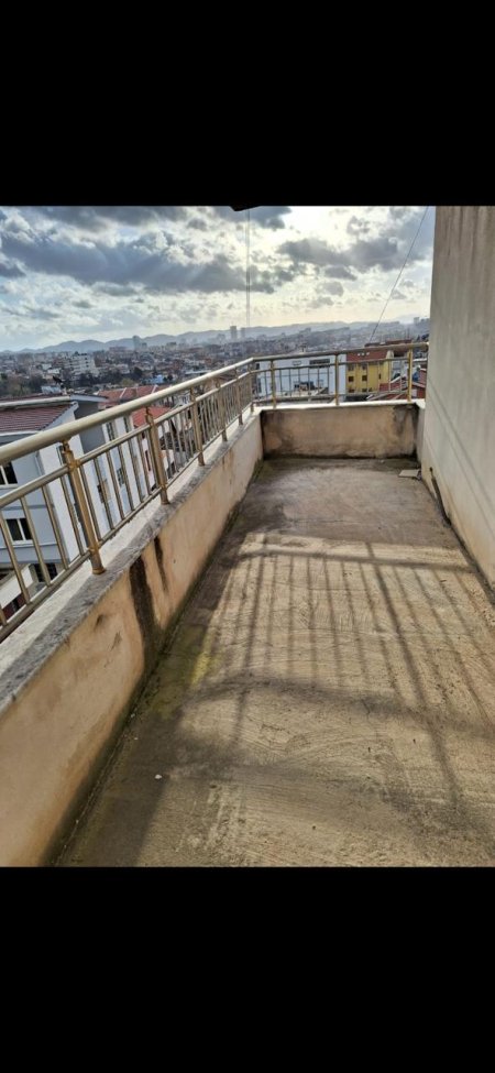 Shitje Apartament ( profarma ) 115.000 euro