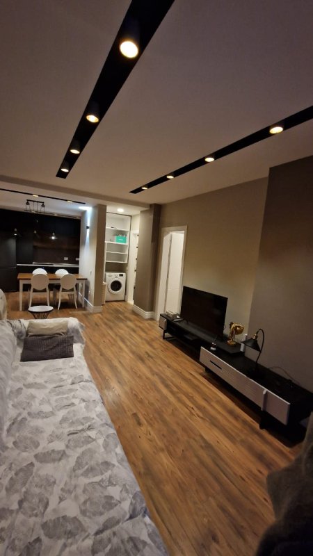 Jepet apartament me qera 2+1  ne Rruga Zagoria, Yzberisht, 450 Euro totalisht i mobiluar