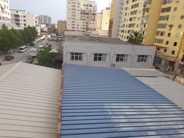 Shitet Godine 4 katëshe + Kapanon pranë Stadiumit Durrës