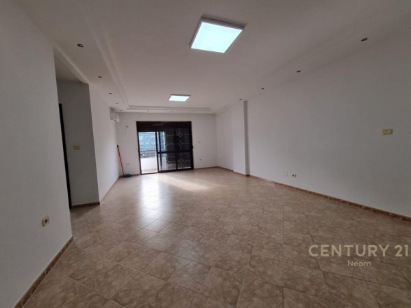 Ambjent me qera tek Blloku, 125m2, 1000 euro