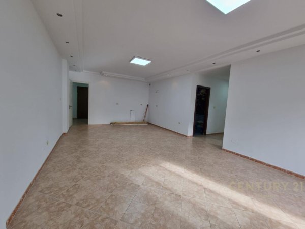 Ambjent me qera tek Blloku, 125m2, 1000 euro