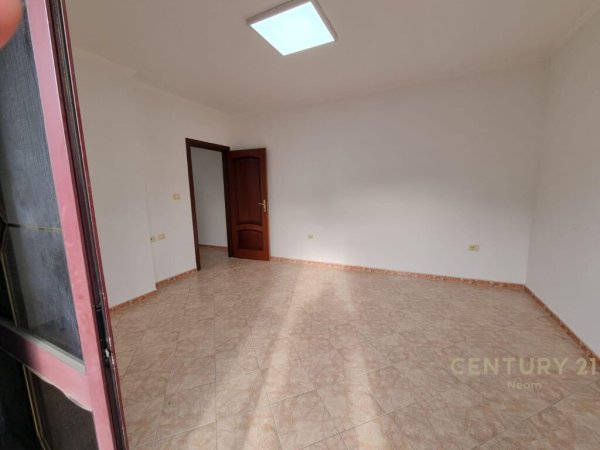 Ambjent me qera tek Blloku, 125m2, 1000 euro