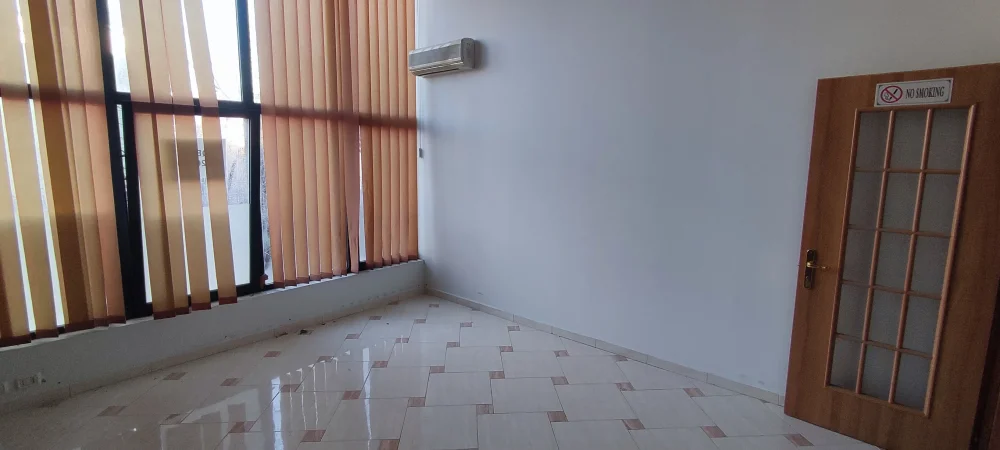 Jepet me qira ambient Instat-Min Jashtme, Zyra-Kopsht-Klinike, 225 m2, j lartesi 3.2m prane Instat