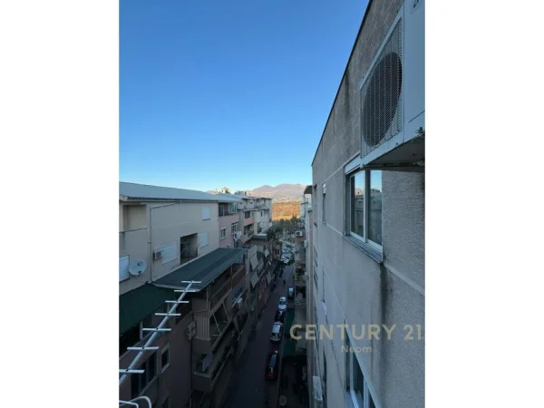 Shitet Apartament 3+1+2 ne Liqenin e Thate!