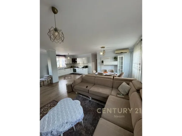 Shitet Apartament 3+1+2 ne Liqenin e Thate!