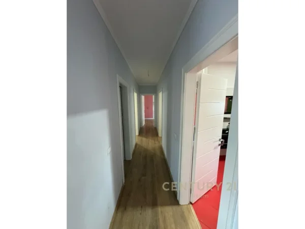 Shitet Apartament 3+1+2 ne Liqenin e Thate!