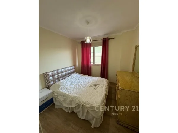 Shitet Apartament 3+1+2 ne Liqenin e Thate!