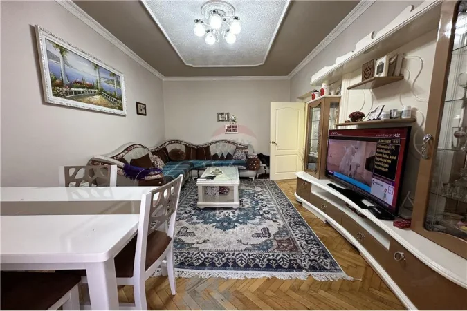 Shitet apartament 2+1