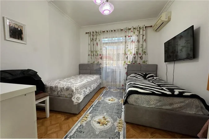 Shitet apartament 2+1