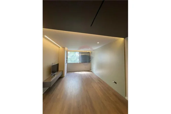 Shitet apartament 1+1