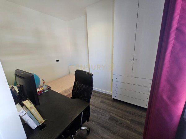 APARTAMENT 2+1 PER SHITJE, TE MBIKALIMI I KOMUNES SE PARISIT!!