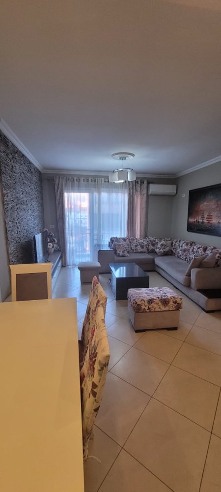 Jepet me Qira 3+1+2 Apartament Tirane