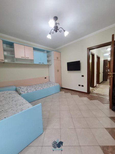 Jepet Me Qera Apartament 3+1 Prane Bulevardit Zogu I Pare[ID P038]