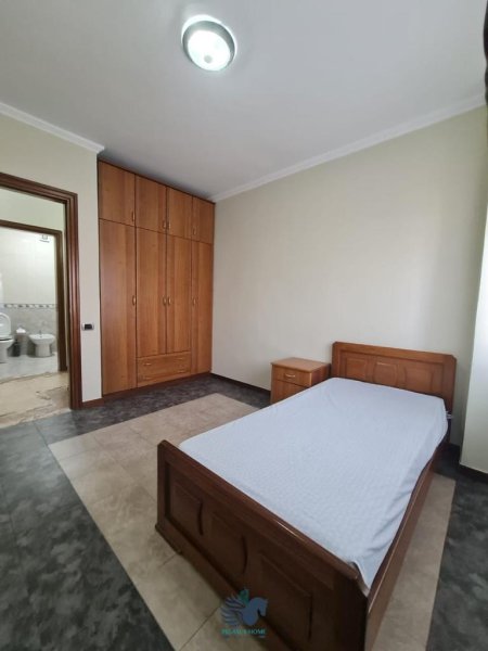 Jepet Me Qera Apartament 3+1 Prane Bulevardit Zogu I Pare[ID P038]