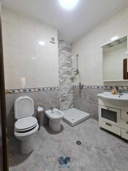 Jepet Me Qera Apartament 3+1 Prane Bulevardit Zogu I Pare[ID P038]