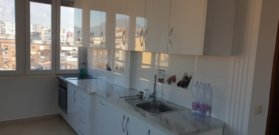 Apartament  me qera 1+1 (Kongresi i Manastirit ) 400 euro