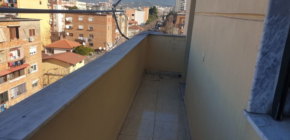 Apartament  me qera 1+1 (Kongresi i Manastirit ) 400 euro