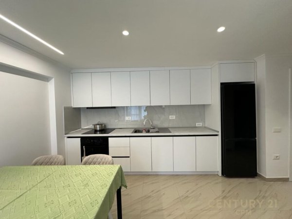 Apartament 2+1 per qira tek Medreseja