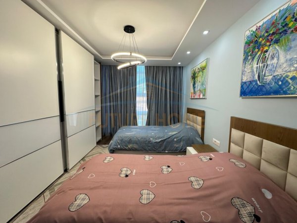 Qera, Apartament 2+1 Sheshi Karl Topia Zogu i Zi 800 euro