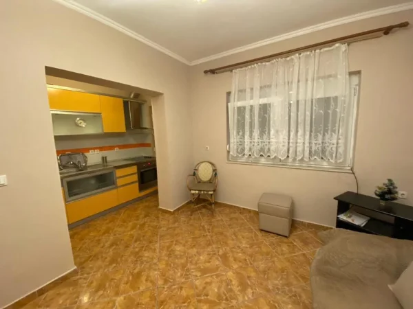 Jepet Apartament 2+1 me qera ne Vasil Shanto.