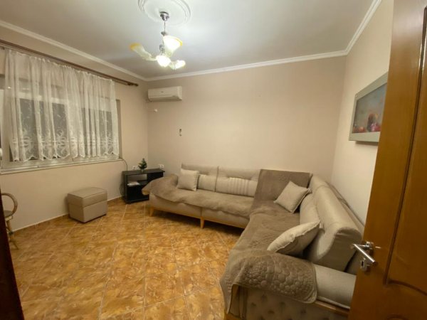 Jepet Apartament 2+1 me qera ne Vasil Shanto.