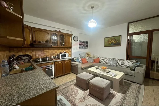 Shitet apartament 2+1 te Rruga e Dibres, 110,000 €