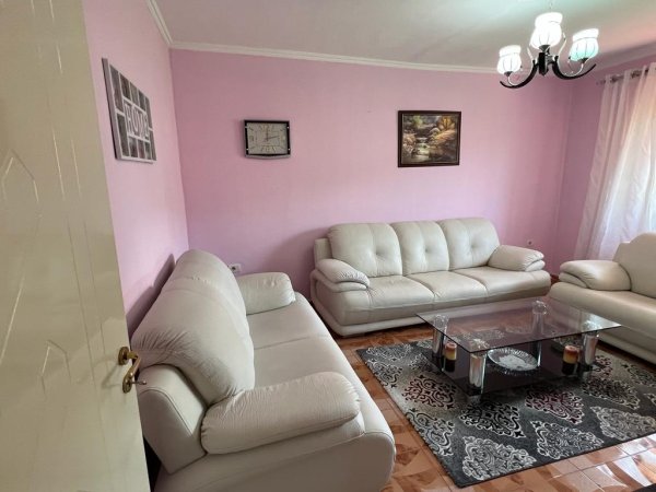 Shitet apartament 2+1 ne Kombinat