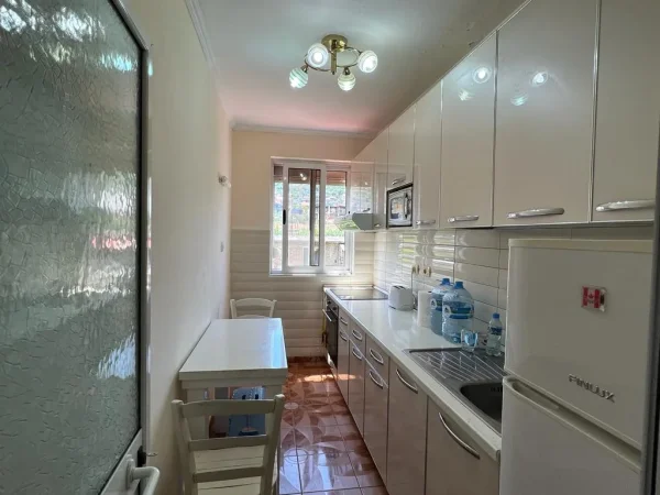 Shitet apartament 2+1 ne Kombinat
