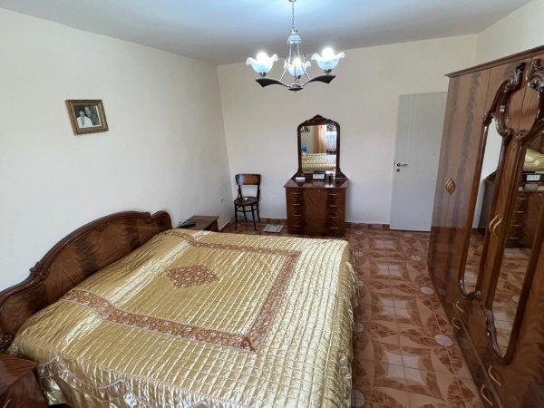 Shitet apartament 2+1 ne Kombinat