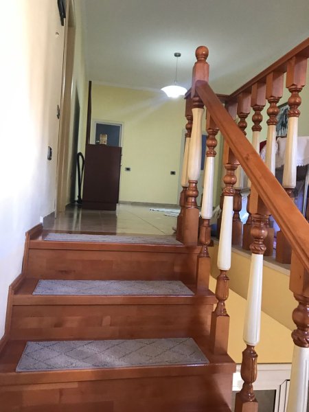 JEPET ME QERA APARTAMENT  2+1 700 EURO TE 21 DHJETORI