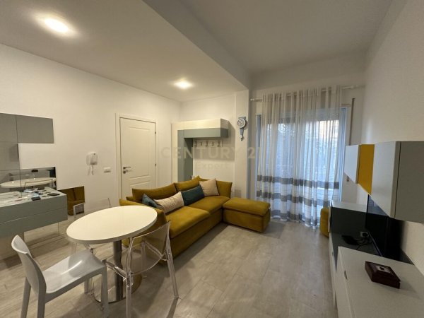 KOMUNA E PARISIT, JEPET ME QIRA  APARTAMENT 1+1!